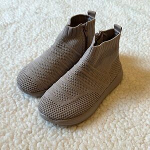 Zara sock-style sneakers with side zipper “pink” toddler size26 (toddler 9.5/10)